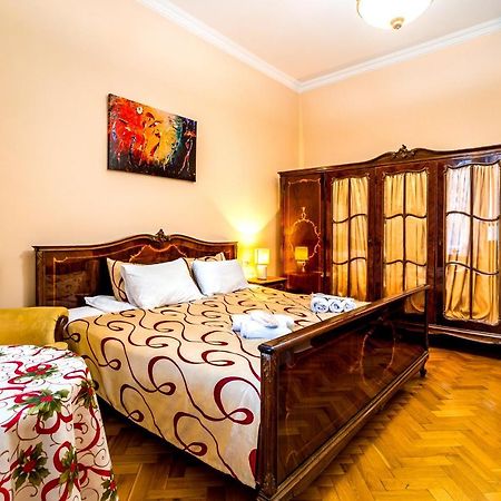 V Park Hotel Тбилиси Екстериор снимка