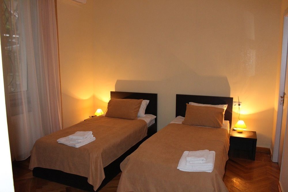 V Park Hotel Тбилиси Екстериор снимка