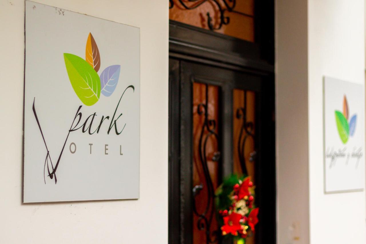 V Park Hotel Тбилиси Екстериор снимка