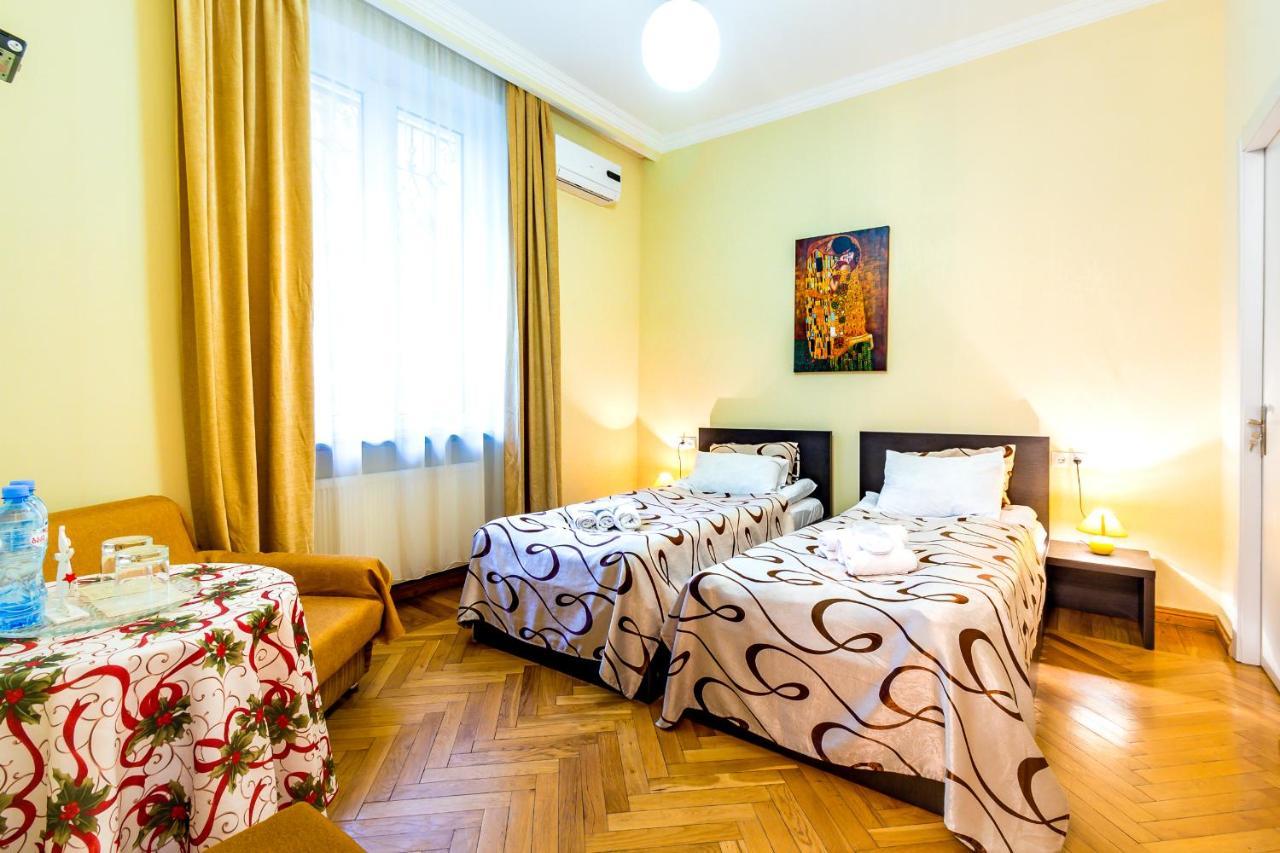 V Park Hotel Тбилиси Екстериор снимка