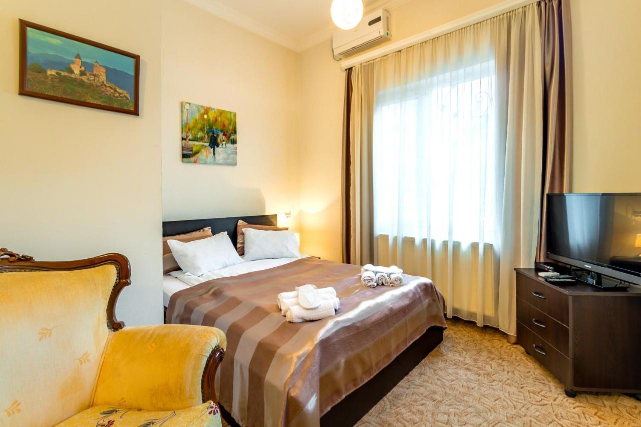 V Park Hotel Тбилиси Екстериор снимка