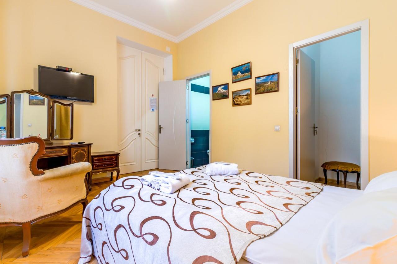 V Park Hotel Тбилиси Екстериор снимка