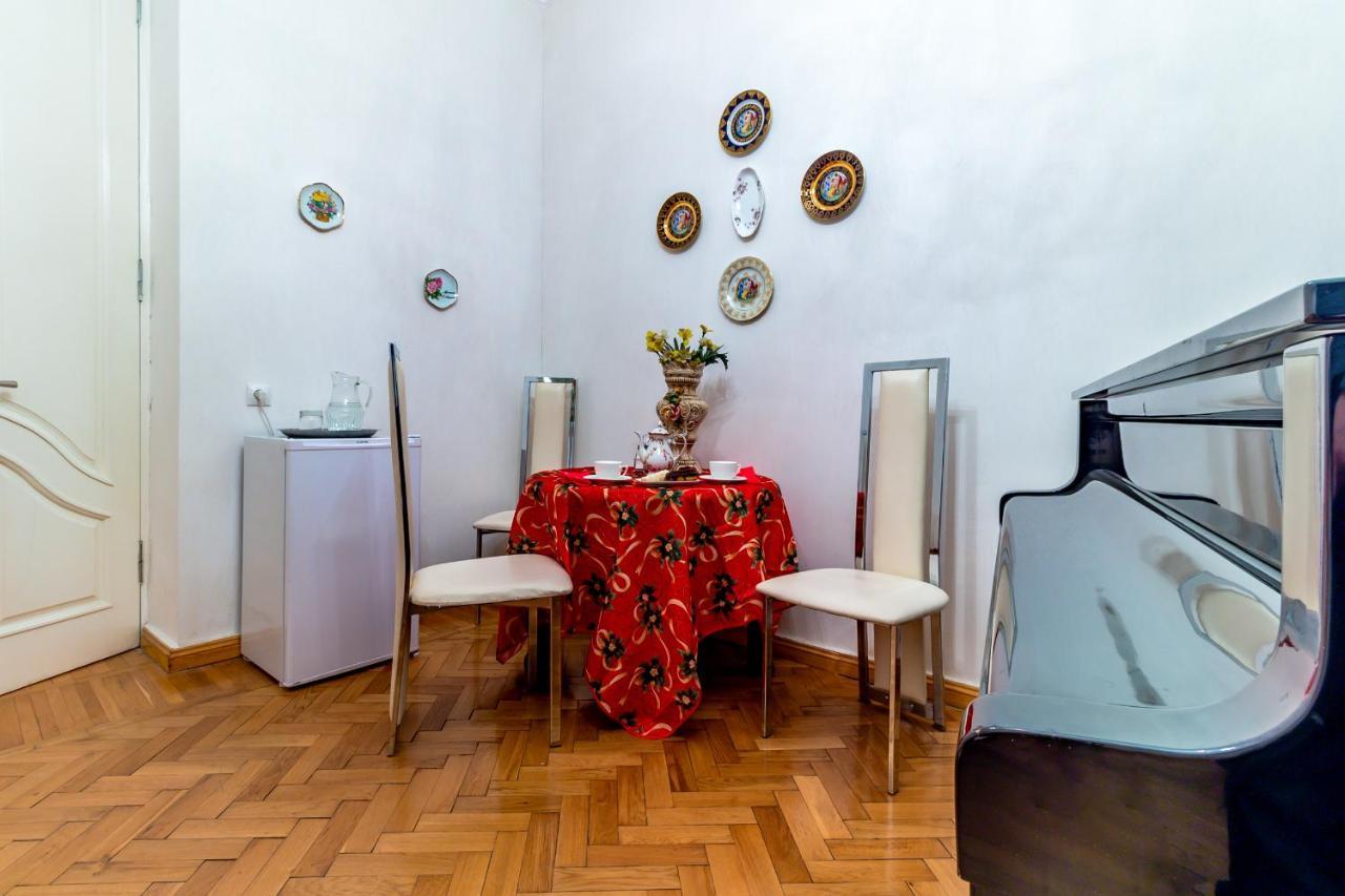V Park Hotel Тбилиси Екстериор снимка