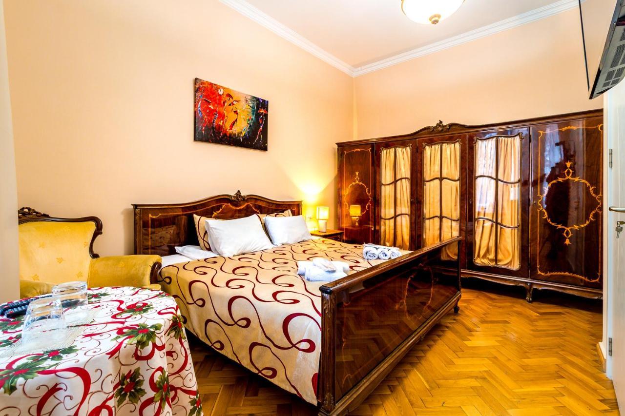 V Park Hotel Тбилиси Екстериор снимка