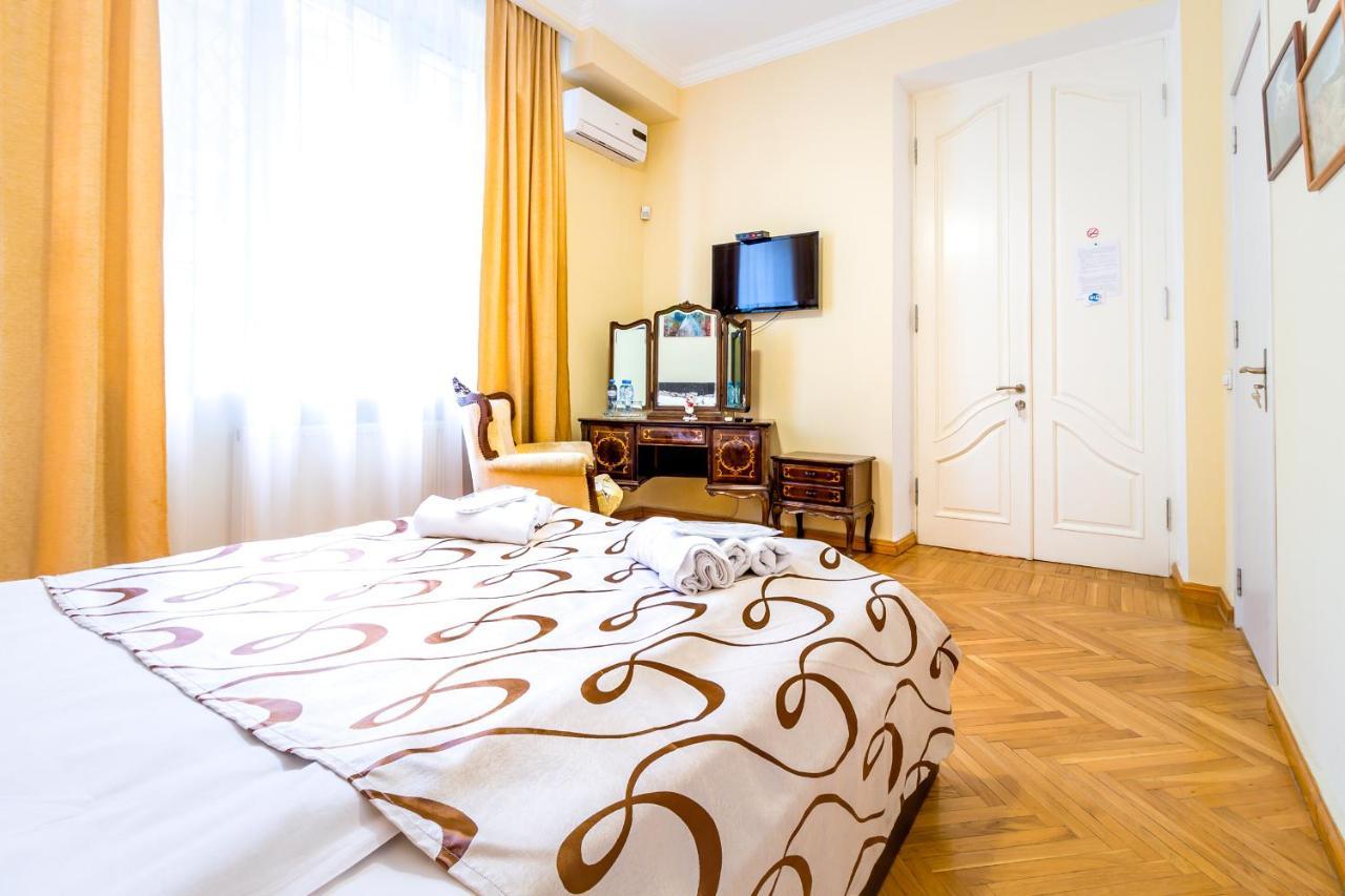 V Park Hotel Тбилиси Екстериор снимка