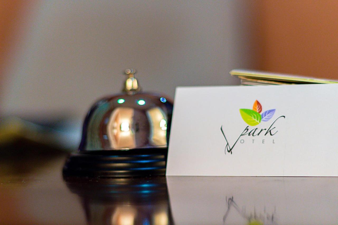 V Park Hotel Тбилиси Екстериор снимка
