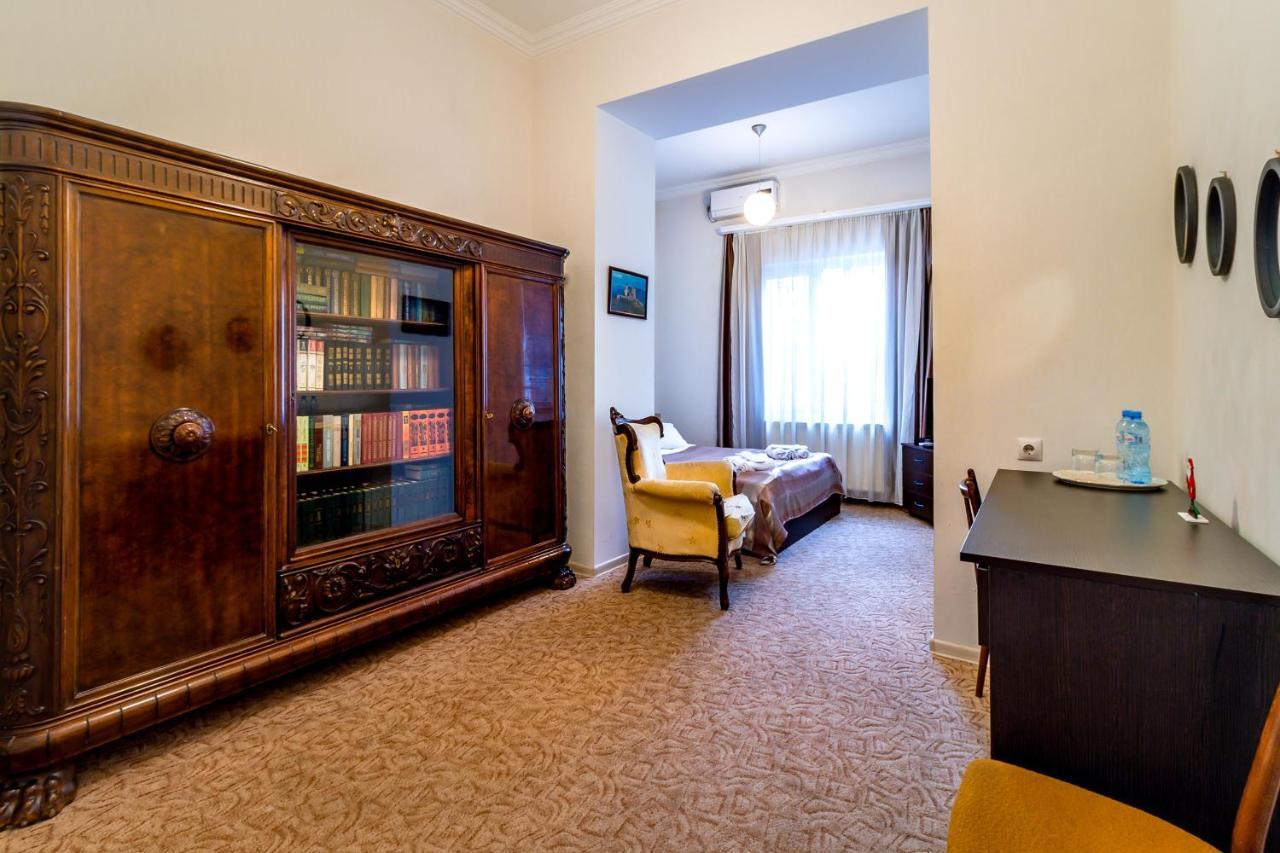 V Park Hotel Тбилиси Екстериор снимка